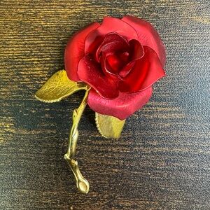 Giovanni Red Rose Of Love Brooch Gold Tone USA Vintage
